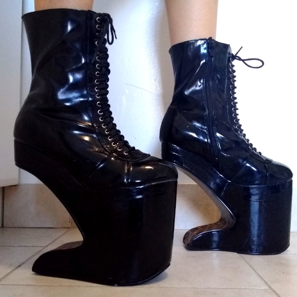 Betty Page BP579 Boots - Picture 1 of 5